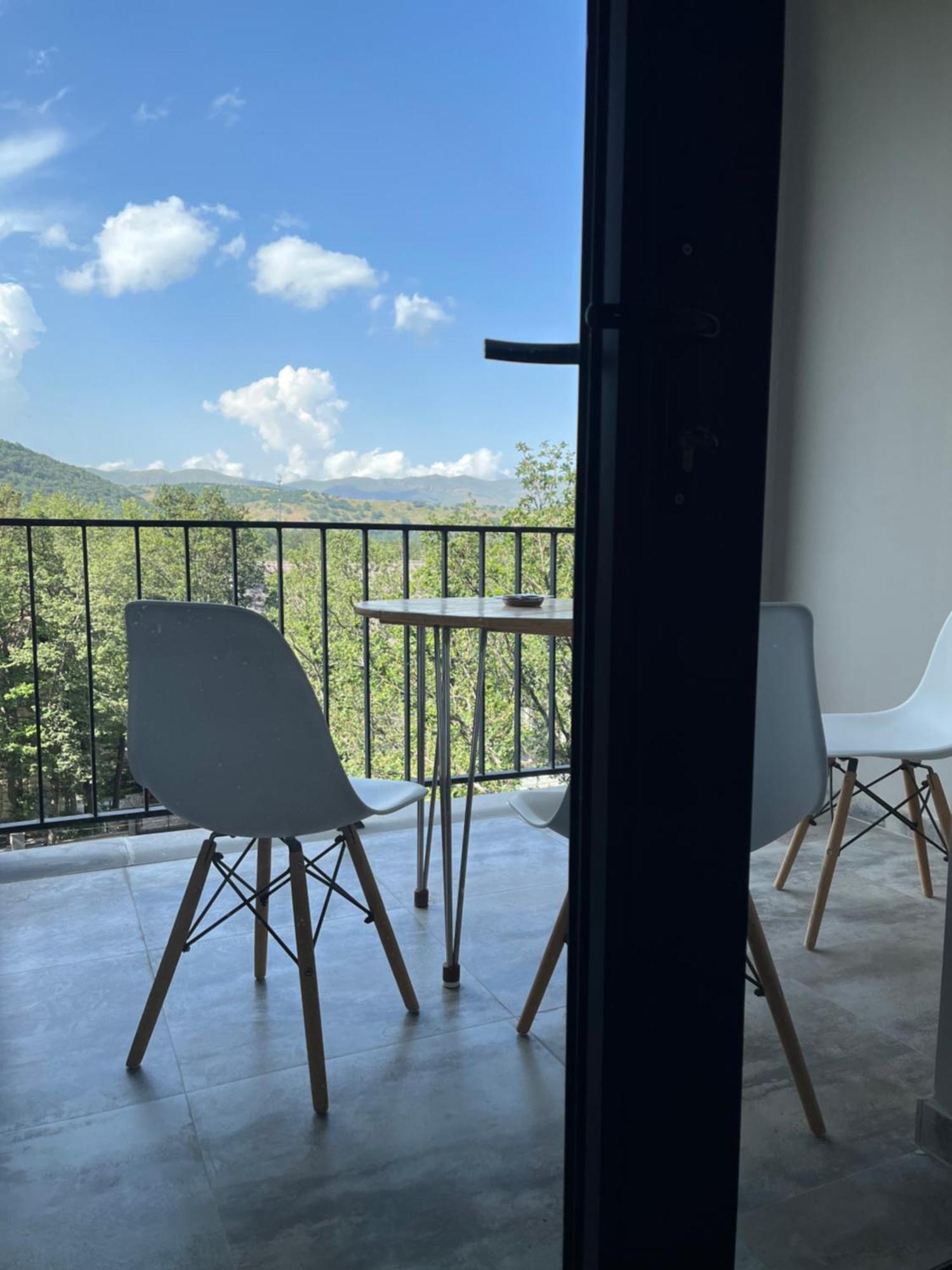 Monstera Leaf Appartment, Kechi House, تساجكادزور المظهر الخارجي الصورة