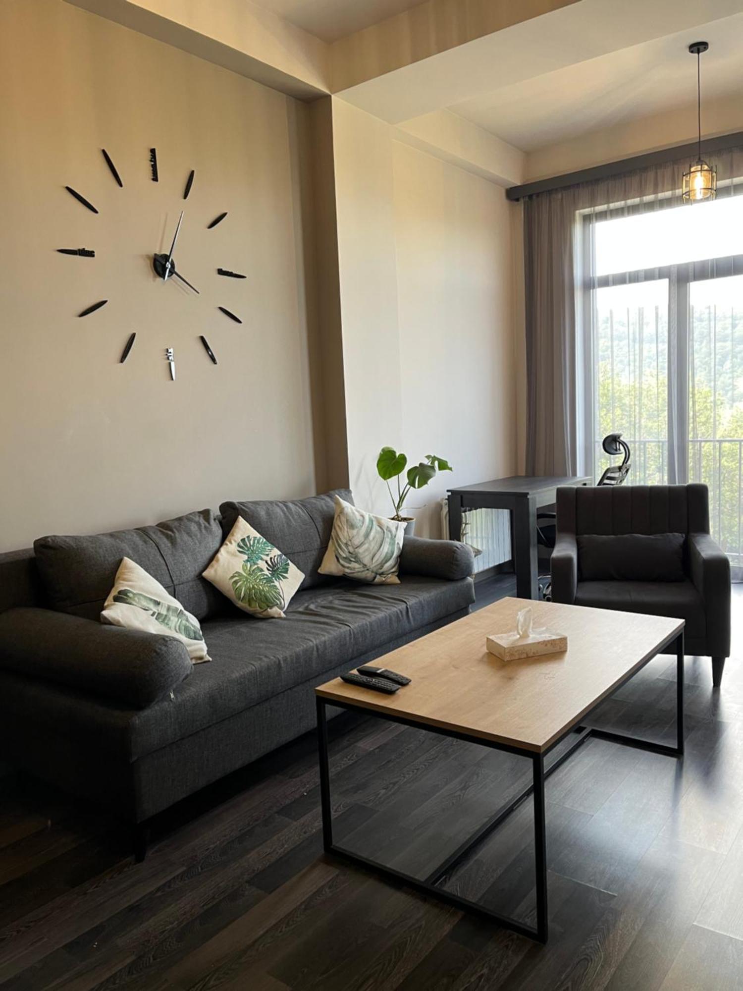 Monstera Leaf Appartment, Kechi House, تساجكادزور المظهر الخارجي الصورة